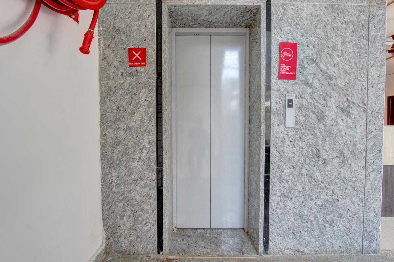 היידראבד Oyo 11670 Hotel Vishnu Priya Residency מראה חיצוני תמונה