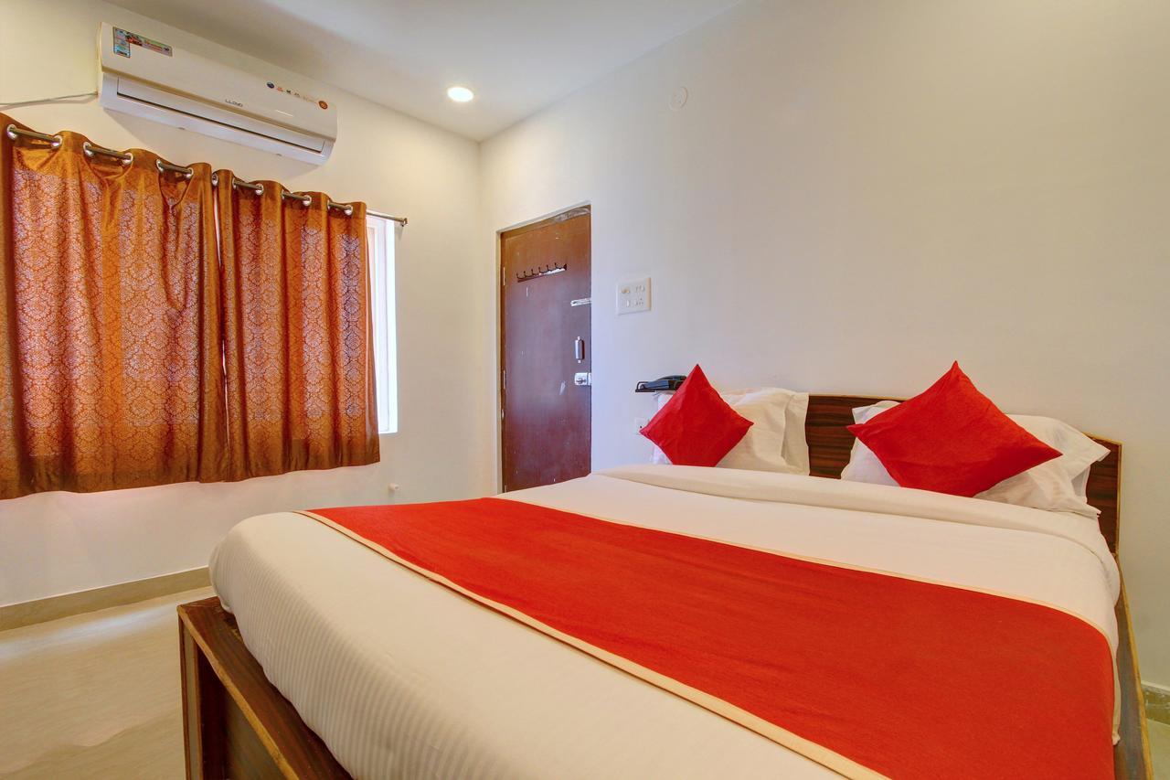 היידראבד Oyo 11670 Hotel Vishnu Priya Residency מראה חיצוני תמונה
