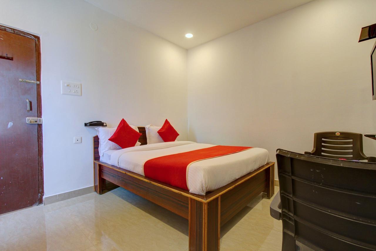 היידראבד Oyo 11670 Hotel Vishnu Priya Residency מראה חיצוני תמונה