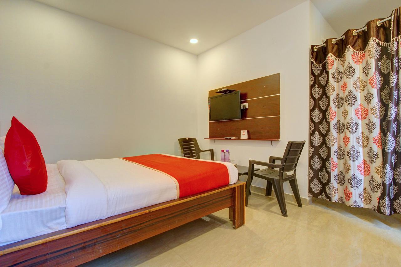 היידראבד Oyo 11670 Hotel Vishnu Priya Residency מראה חיצוני תמונה