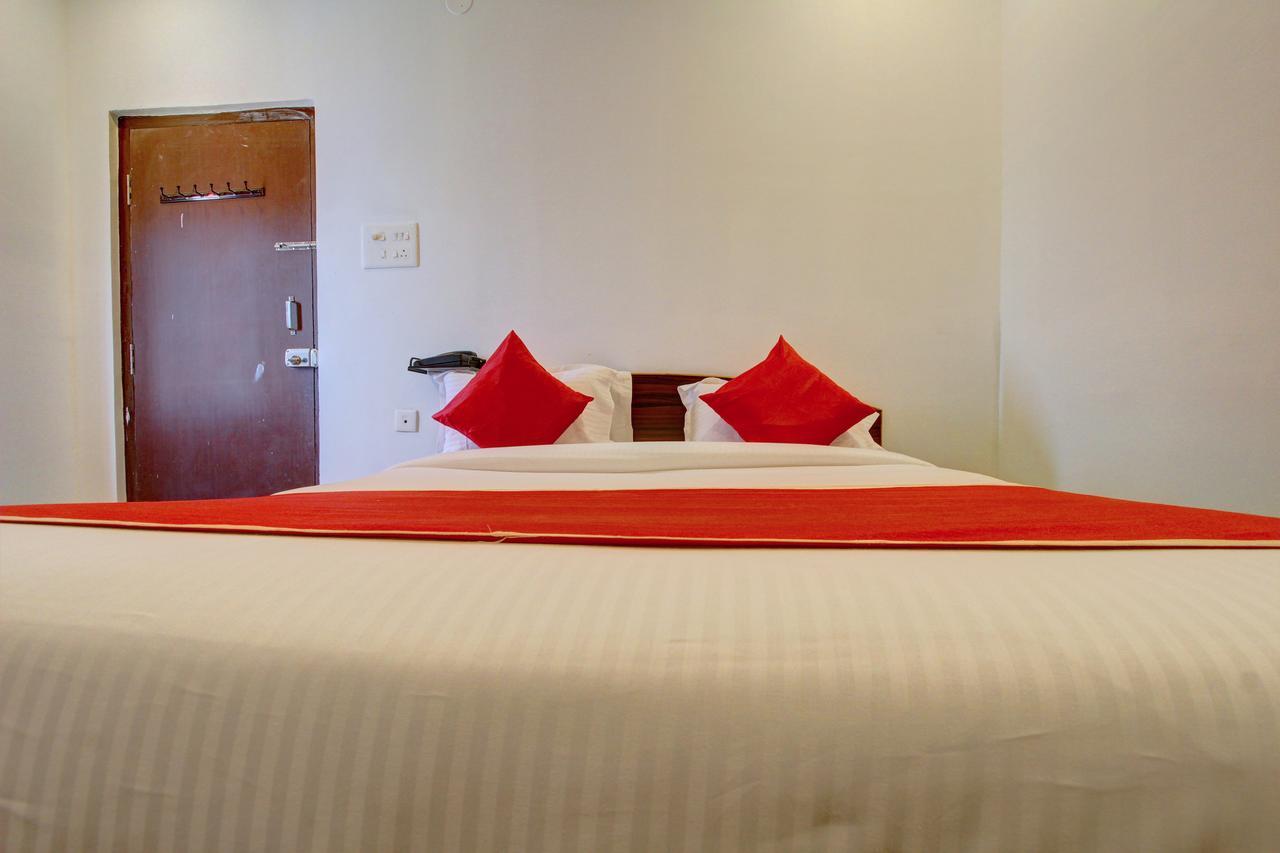 היידראבד Oyo 11670 Hotel Vishnu Priya Residency מראה חיצוני תמונה