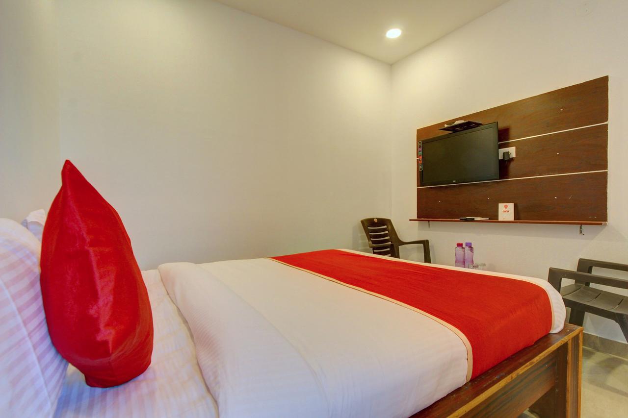 היידראבד Oyo 11670 Hotel Vishnu Priya Residency מראה חיצוני תמונה
