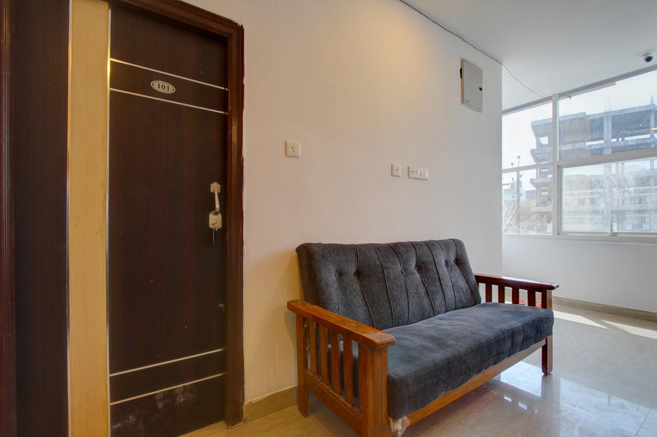 היידראבד Oyo 11670 Hotel Vishnu Priya Residency מראה חיצוני תמונה