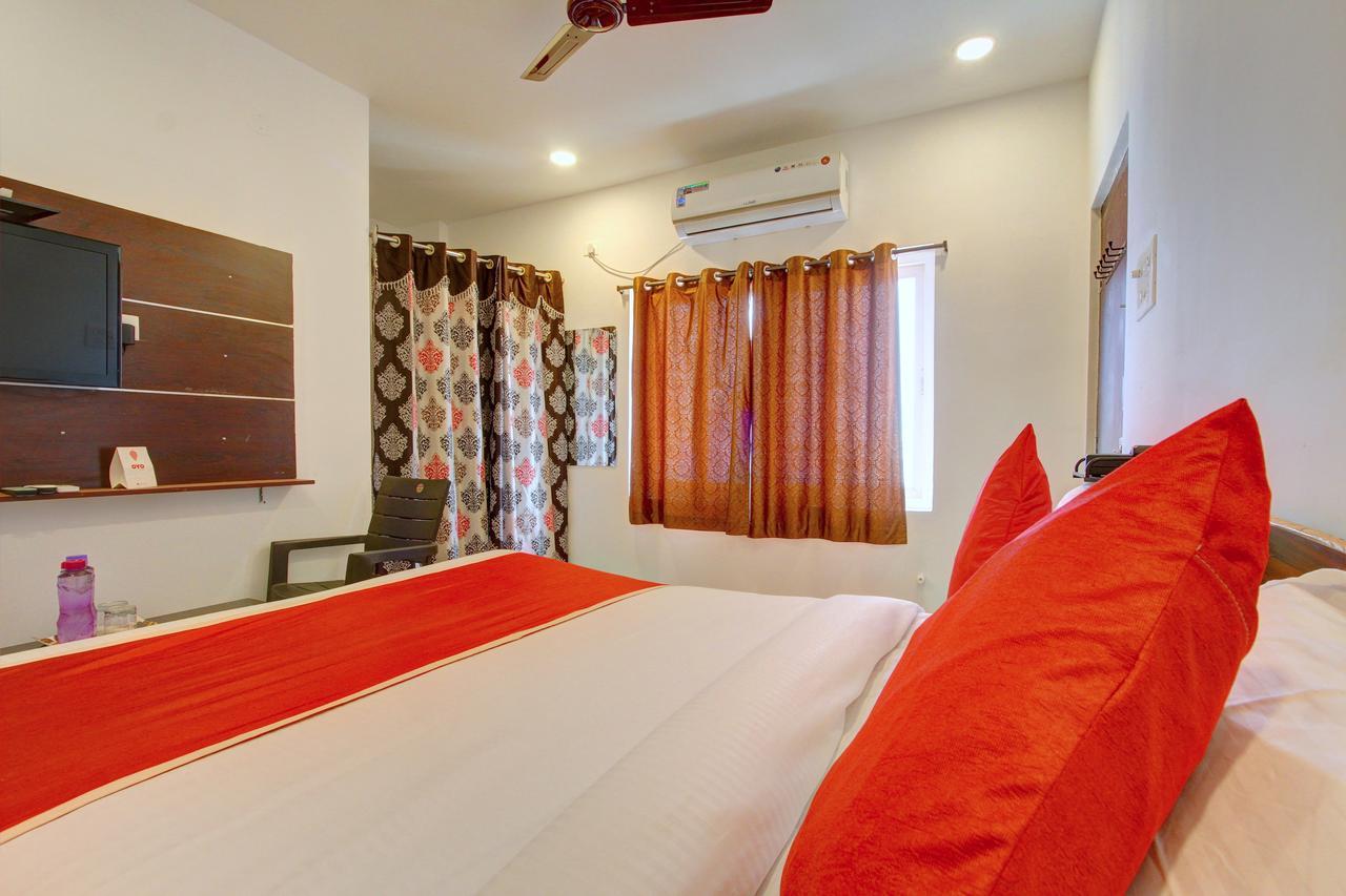 היידראבד Oyo 11670 Hotel Vishnu Priya Residency מראה חיצוני תמונה